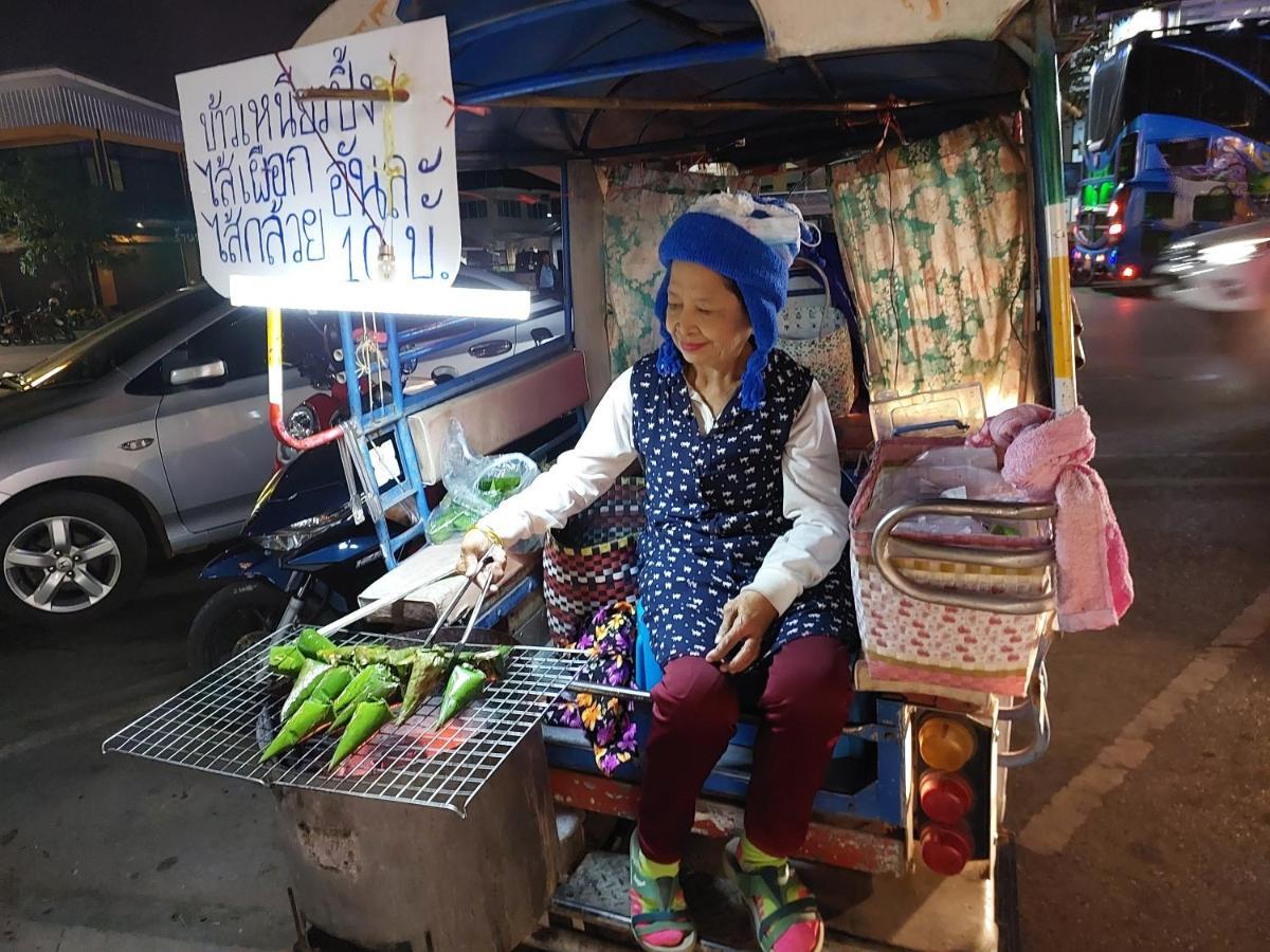 Happy Space วิลล่าทั้งหลัง 2นอน 2น้ำ ฟรี Wifi จอดรถ Накхонпханом Екстер'єр фото